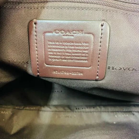 Coach Edie Shoulder Bag 31 With Prairie Rivets - Picture 9 of 10